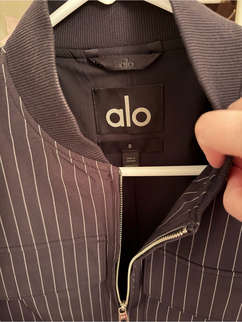ALO Yoga Women's Main Character Pinstripe Cropped Jacket - Picture 3 of 4